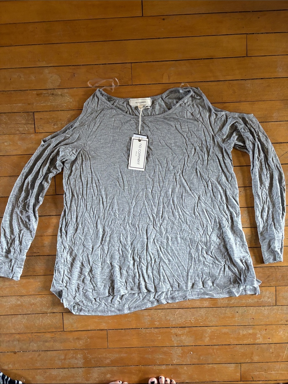 NWT NO Comment Cold Shoulder Gray Lightweight Long-Sleeve Tee